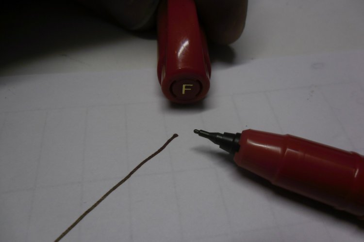 ZIG Opaque Pen - Fine (F) Point