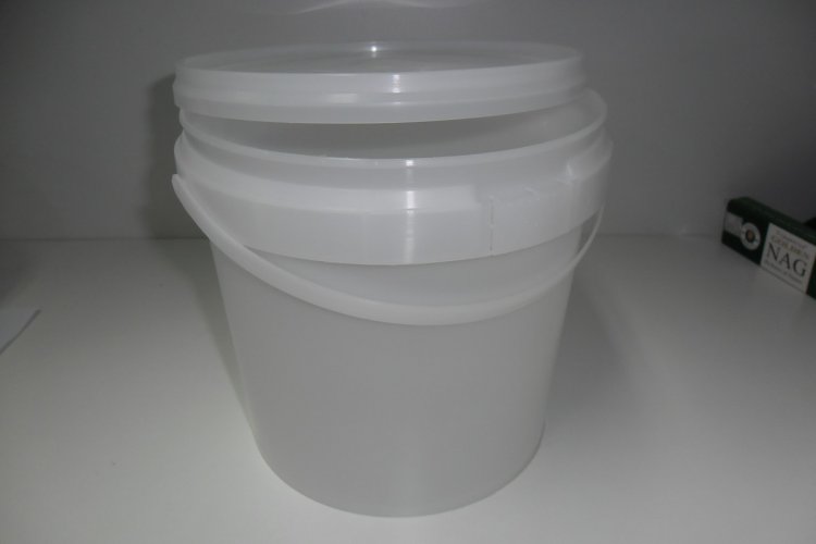 4 ltr plastic buckets with tamper proof lids \"10 PACK\"