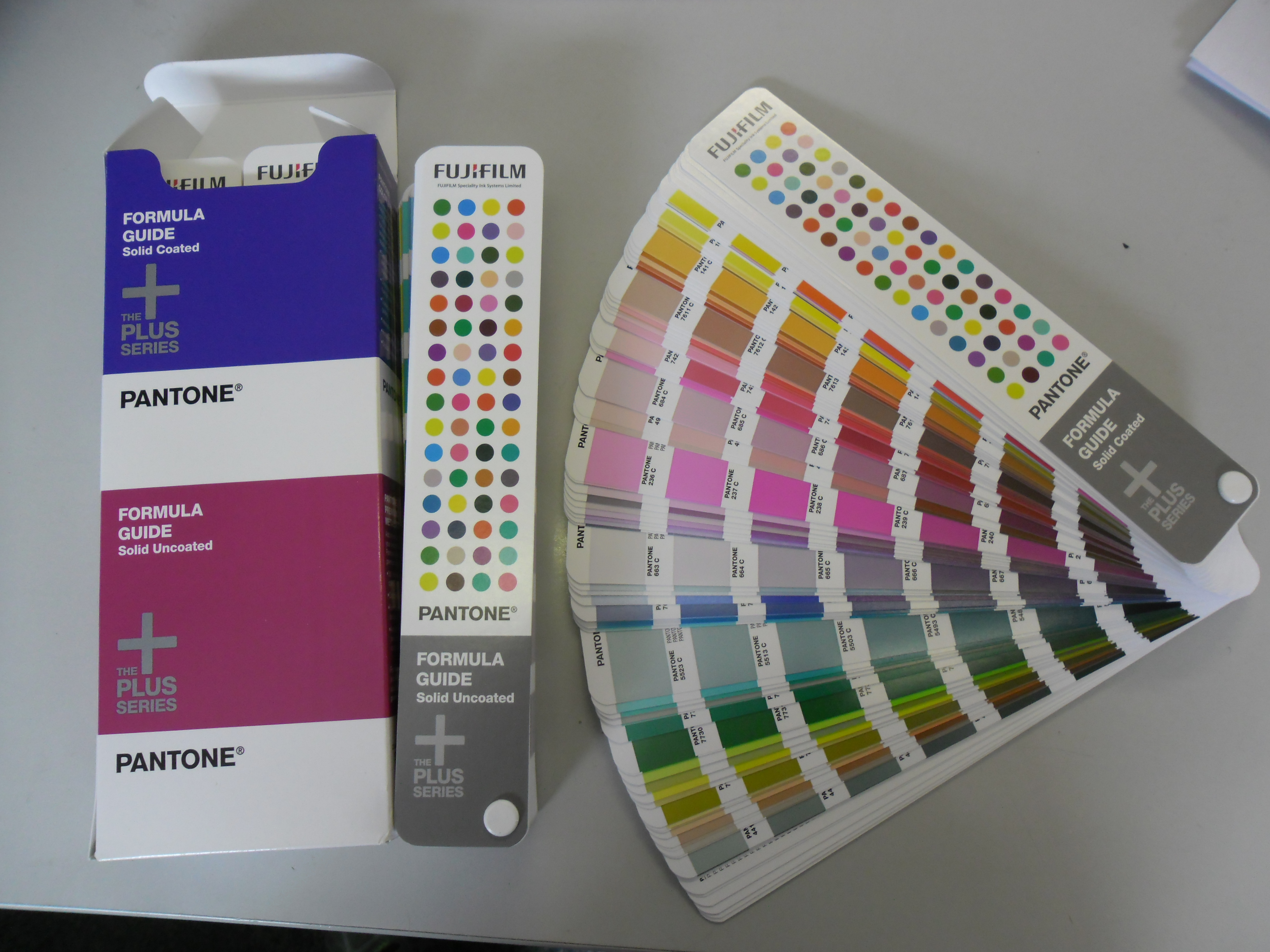 (image for) Pantone Colour Guide (Set of 1 Coated & 1 Uncoated)